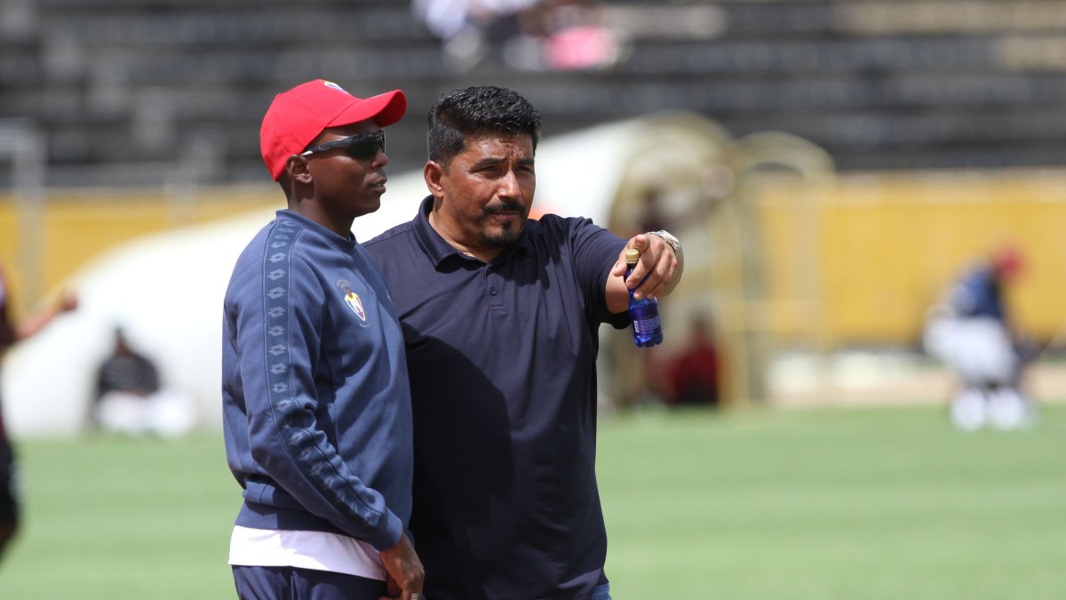 El técnico Omar Asad busca implantar su idea de juego ofensivo en El Nacional.