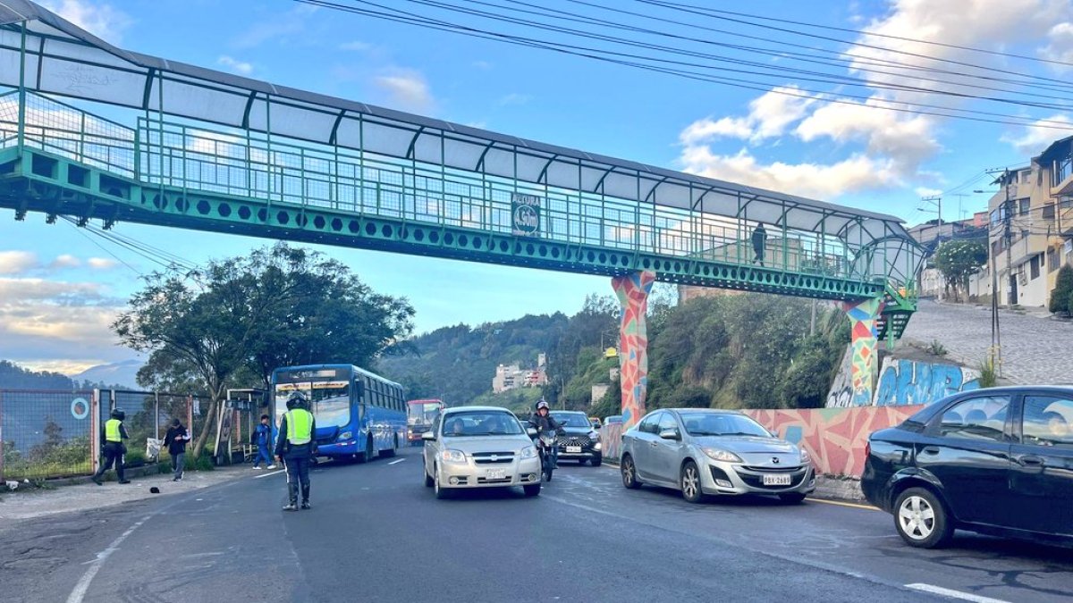 La obra es parte de la rehabilitación vial de la avenida Velasco Ibarra.