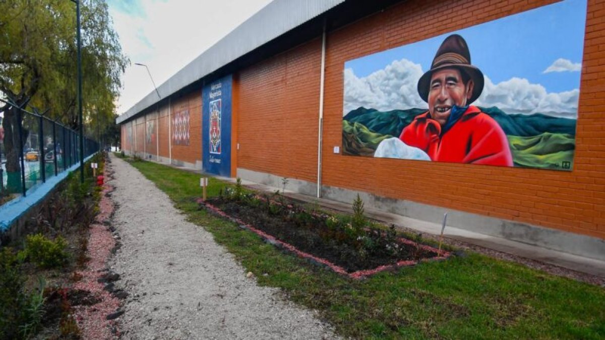 Diez murales, pintados por los estudiantes de la Universidad Central del Ecuador son parte de la renovación.