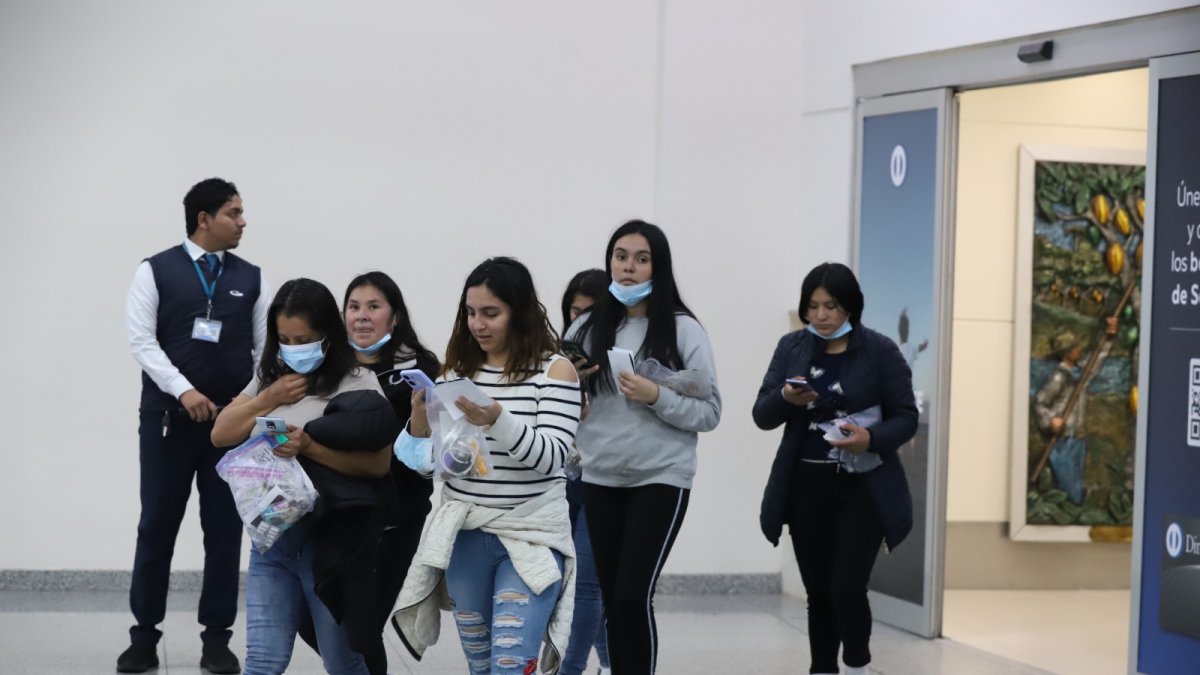 El martes pasado llegó un grupo de migrantes ecuatorianos a Guayaquil.