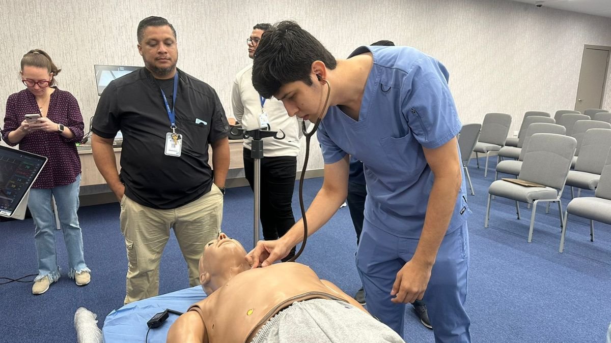 Simulación. Los estudiantes de Medicina de la UCSG podrán realizar prácticas con los artefactos avanzados.