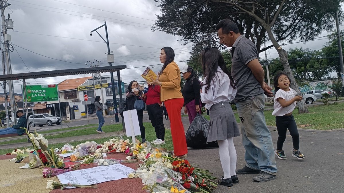 Homenaje. Dos pequeños niños perdieron la vida en un parque infantil mientras jugaban en el espacio.