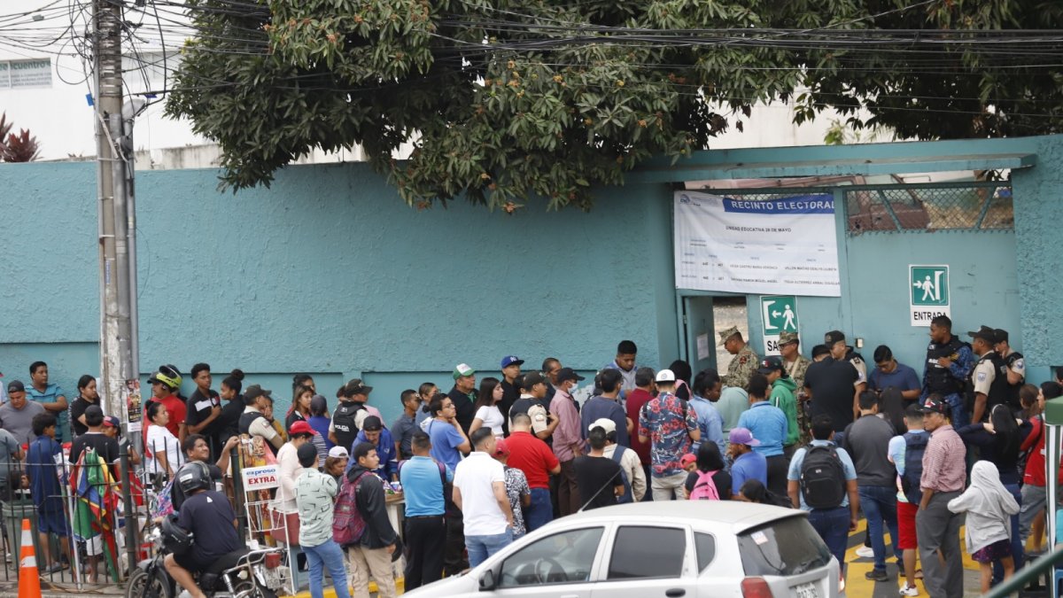 Jornada. Uno de los recintos electorales de la provincia del Guayas.