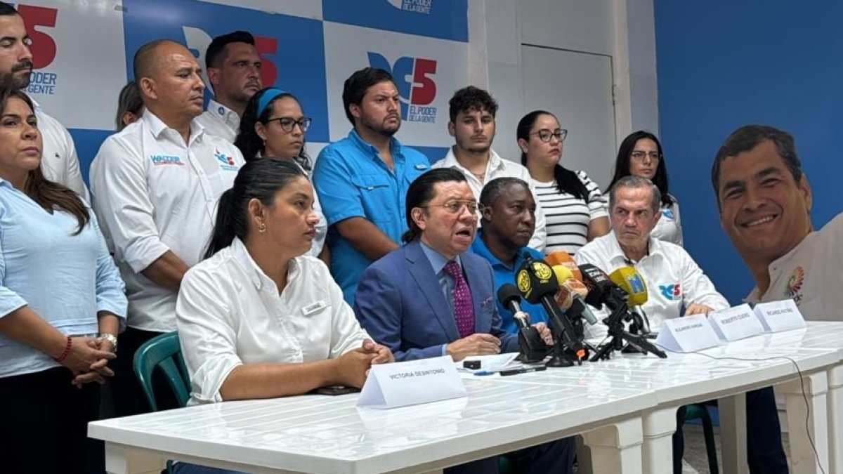 El abogado del movimiento Revolución Ciudadana (RC) explicó los procesos que iniciará por la pancarta en el coliseo Yeyo Úraga.