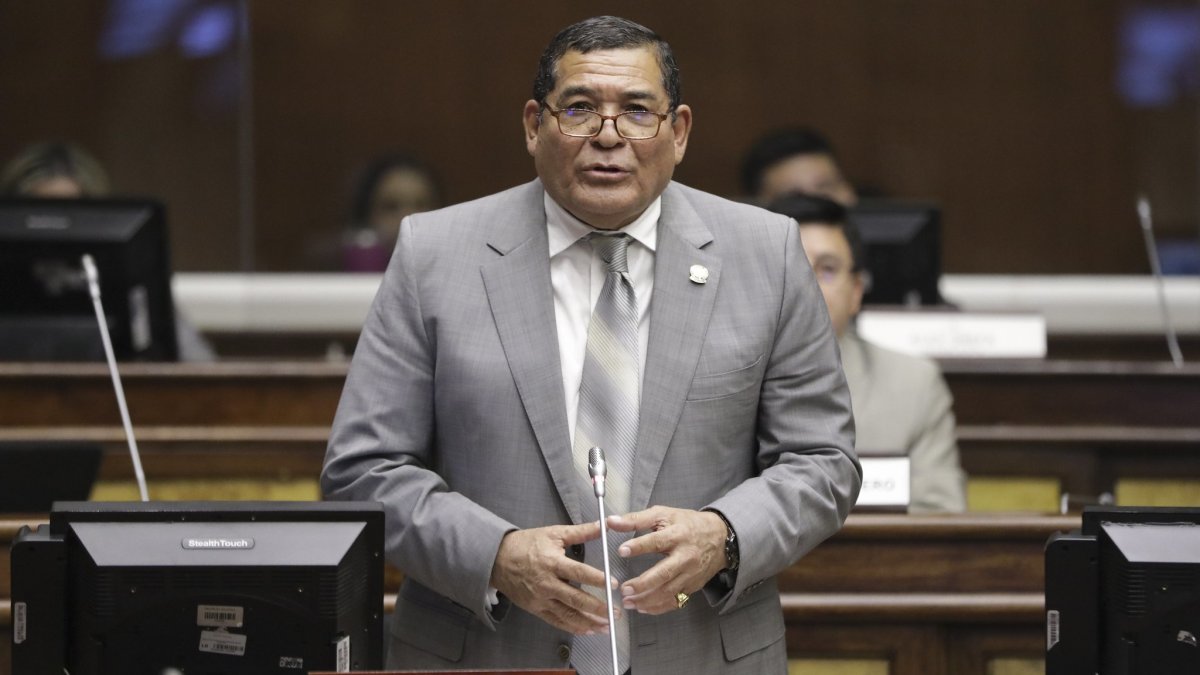 El candidato a asambleísta Jorge Chamba protagonizó un incidente con la Policía, al estar acompañado por hombres armados.