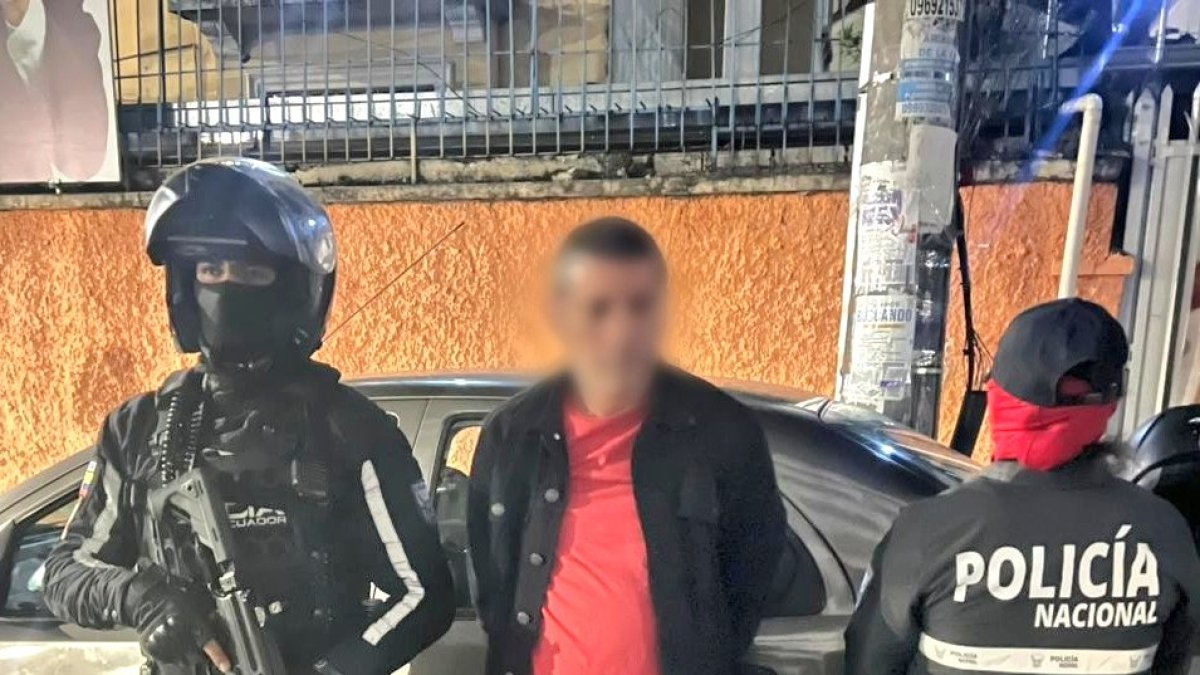Durante un operativo policial encontraron sustancias sujetas a fiscalización en el interior de un vehículo