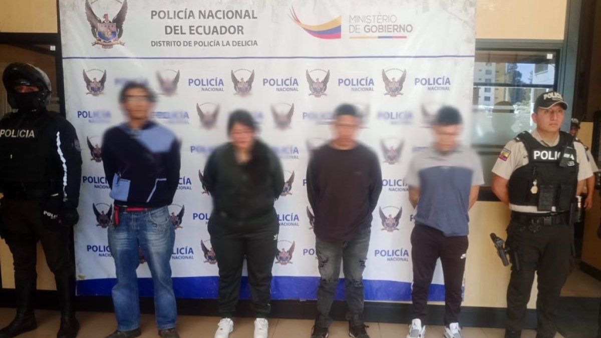 Tras un operativo se logró la aprehensión de cuatro sospechosos por el robo de un vehículo en el norte de Quito