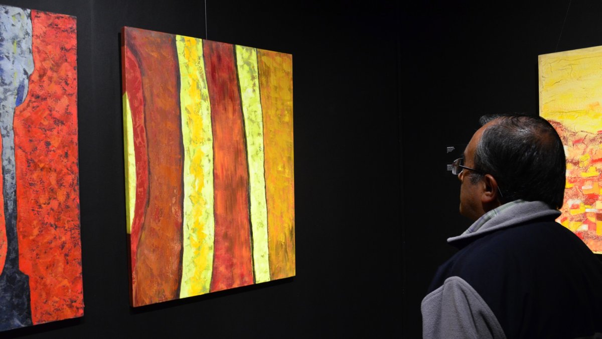 La exposición reúne piezas de la reconocida artista francesa Françoise Limouzin.