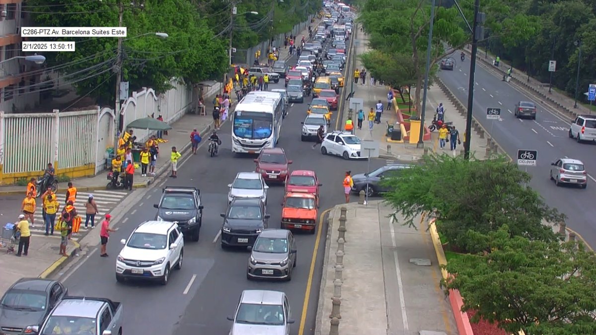 Tráfico en la av. Barcelona por la Noche Amarilla.