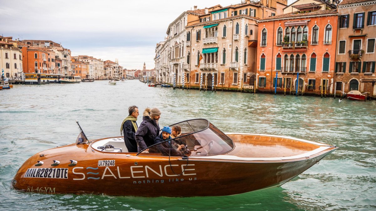 Cada día, miles de lanchas y barcos que echan humo y hacen ruido recorren Venecia. Por eso, la Ciudad de los Canales prueba un nuevo sistema de propulsión 