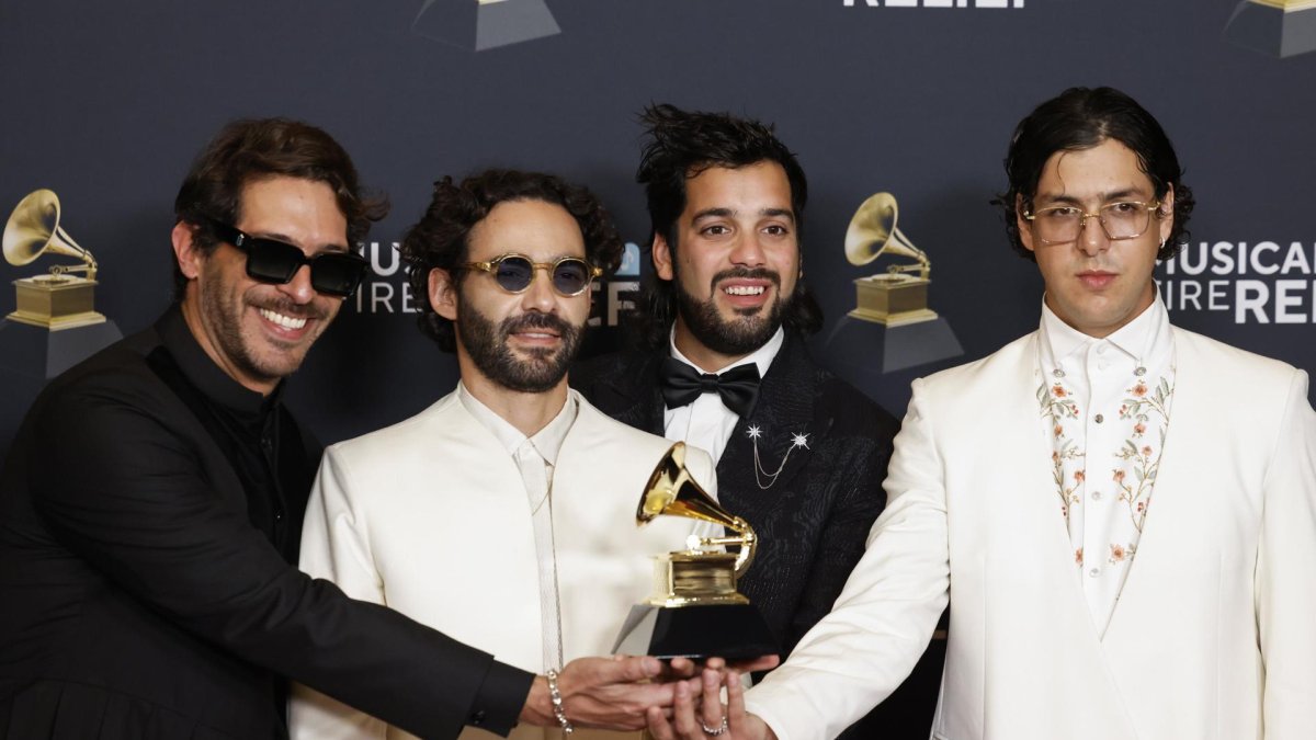 Rawayana, ganadores del premio al Mejor Álbum Latino de Rock o Alternativo.