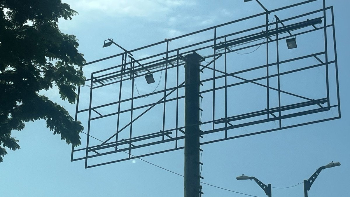 Estructuras.Hay vallas que no tienen lona o publicidades.