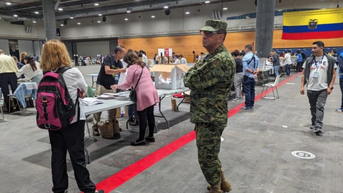 Miles de migrantes ecuatorianos votaron en Madrid, España, en las elecciones generales de 2023.