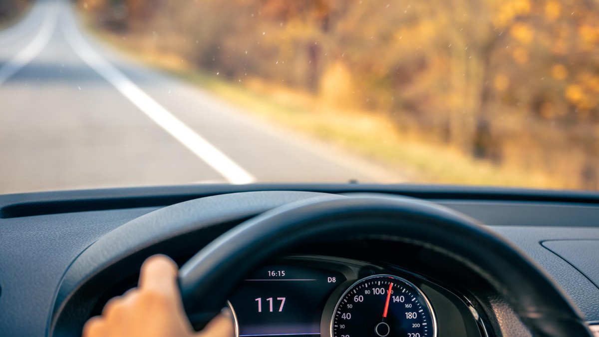 Referencial. Un auto a exceso de velocidad irrumpió en un desfile que se realizaban en el sector de La Argelia
