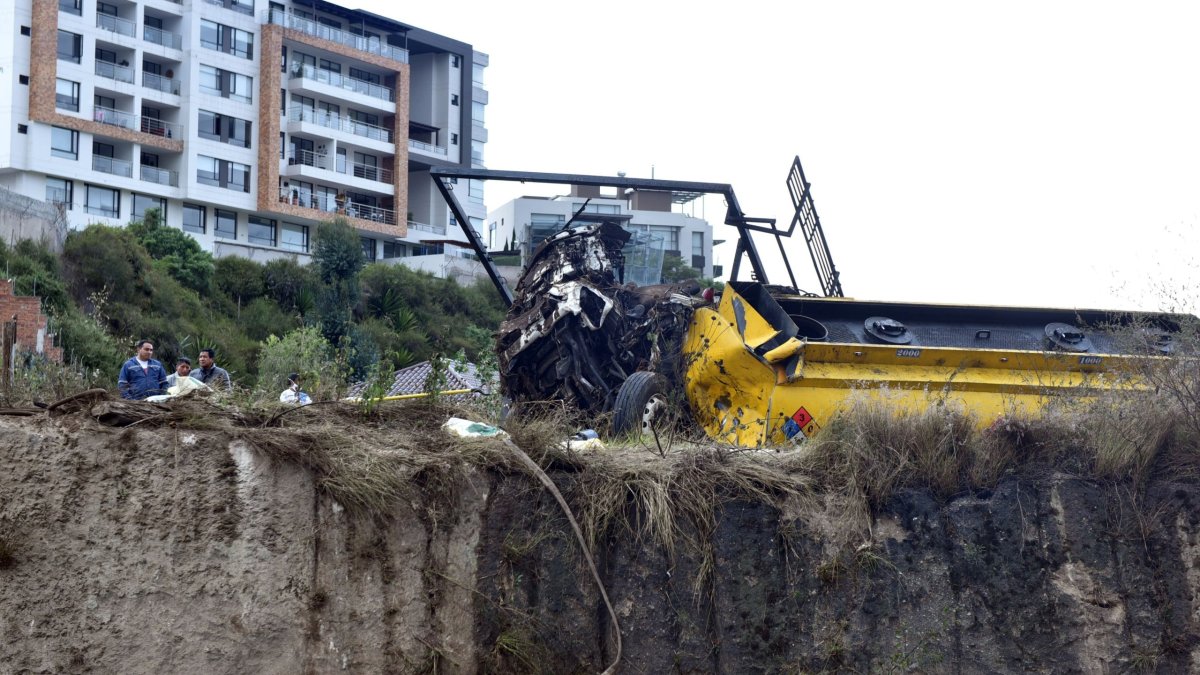 En la Ruta Viva, un tanquero que aparentemente perdió los frenos se impactó contra siete vehículos.