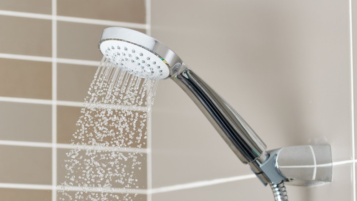 Los especialistas recomiendan iniciar de arriba hacia abajo.