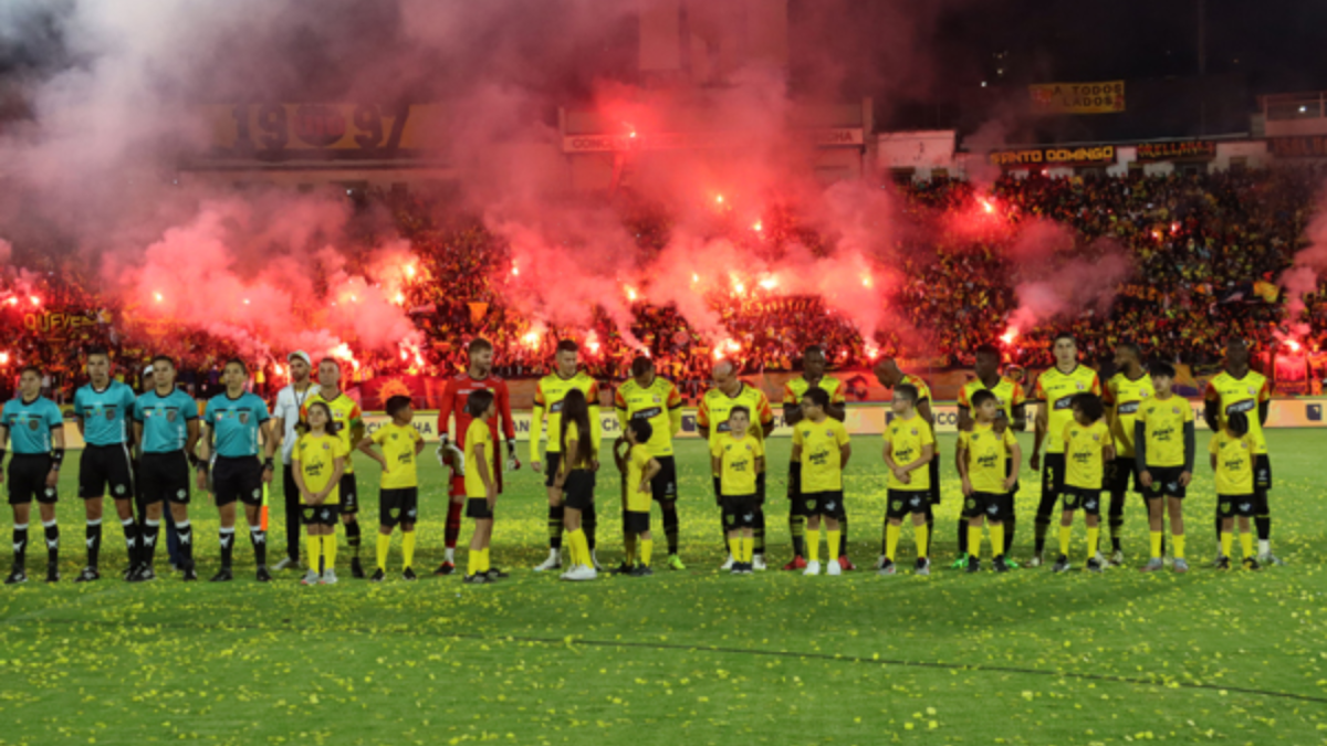 Cálido recibimiento de la hinchada torera en la Noche Amarilla 2024, en Quito.