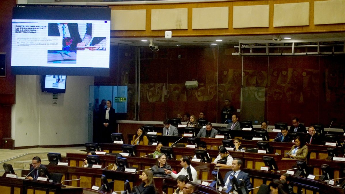 Los asambleístas llegan a Quito de las diferentes provincias a las que representan.