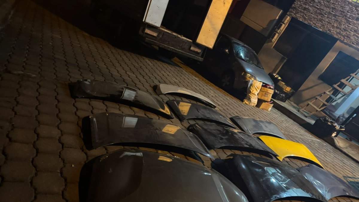 La Policía allanó seis viviendas que presuntamente eran utilizadas para el almacenamiento y venta de autopartes