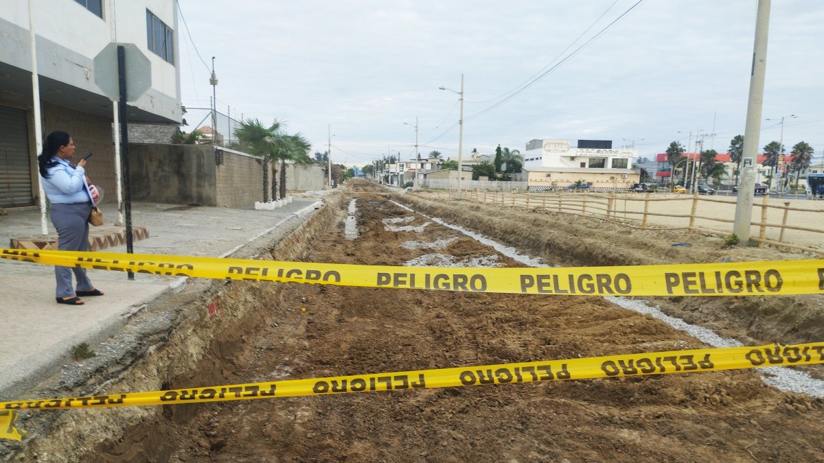 Estas son las cintas con las que se advierte de los trabajos que se están realizando. Para la ciudadanía es insuficiente.