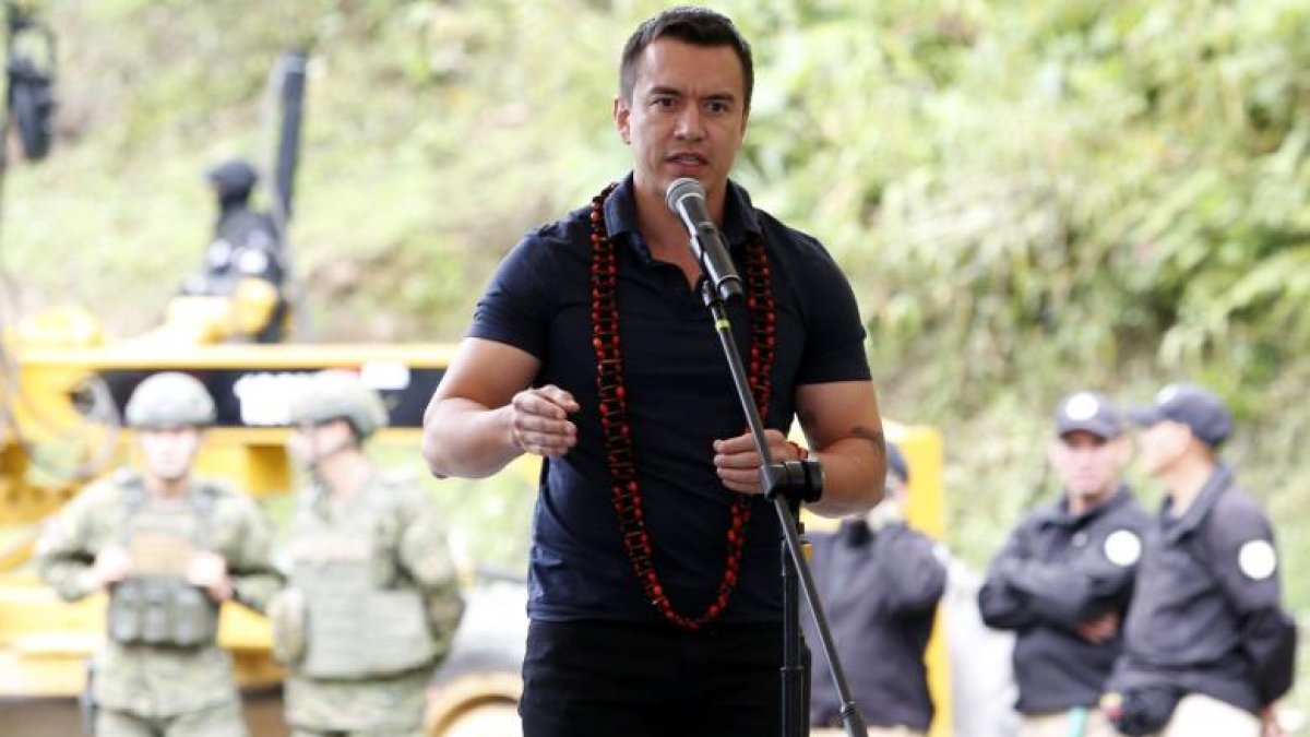 El presidente Daniel Noboa dispuso militarizar los puertos del país.