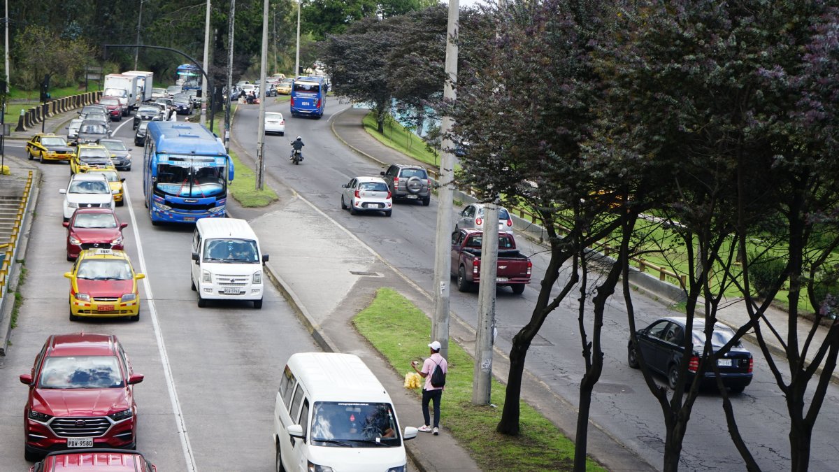 La medida de restricción vehicular busca reducir la congestión vial en la capital.