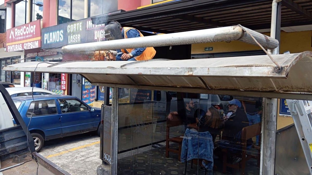 Obra. Personal acudió al sitio y cambiaron el techo de la parada