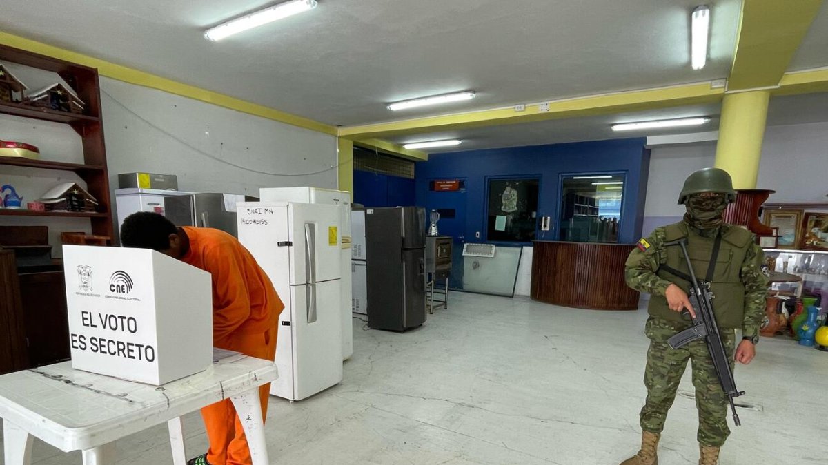 La votación está prevista en 42 cárceles del país.