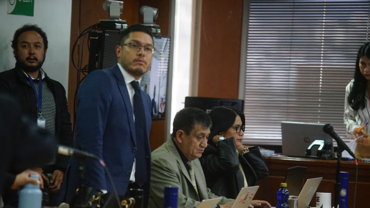 Durante la mañana y primeras horas de la tarde, las partes presentaron sus alegatos iniciales.