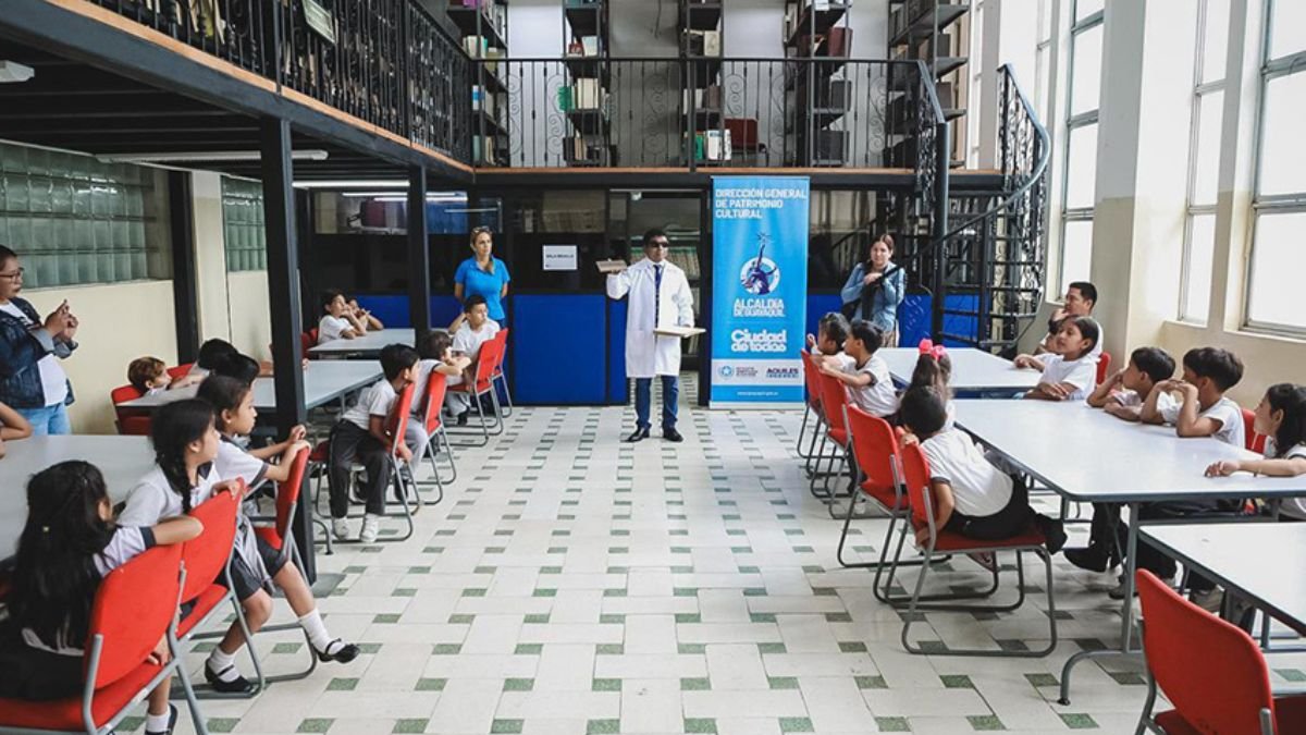 Biblioteca. La Sala de Braille de la Biblioteca Municipal contiene 300 libros en este sistema de lectura para personas con discapacidad visual.