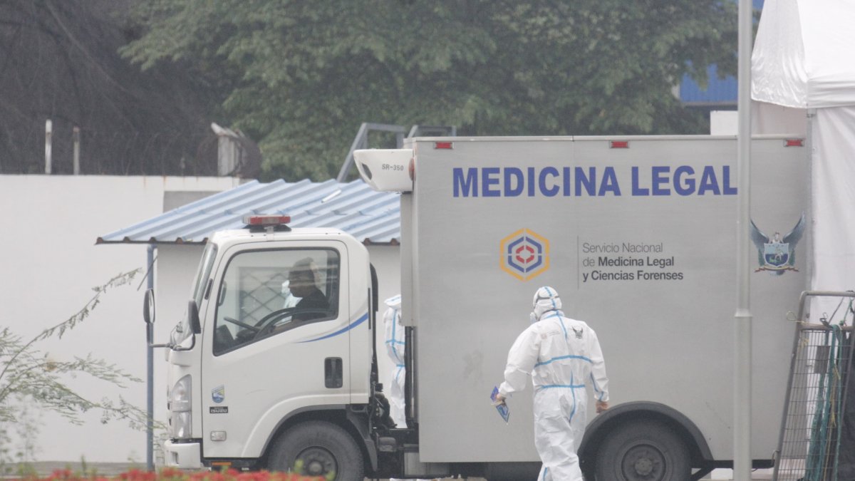 Según la información disponible, se trata de 43 cuerpos, algunos sin identificar.