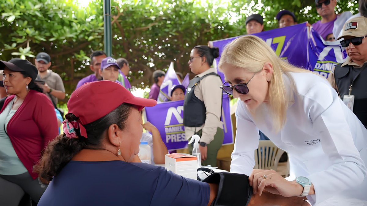 Annabella Azín encabeza la lista de candidatos a asambleístas nacionales.