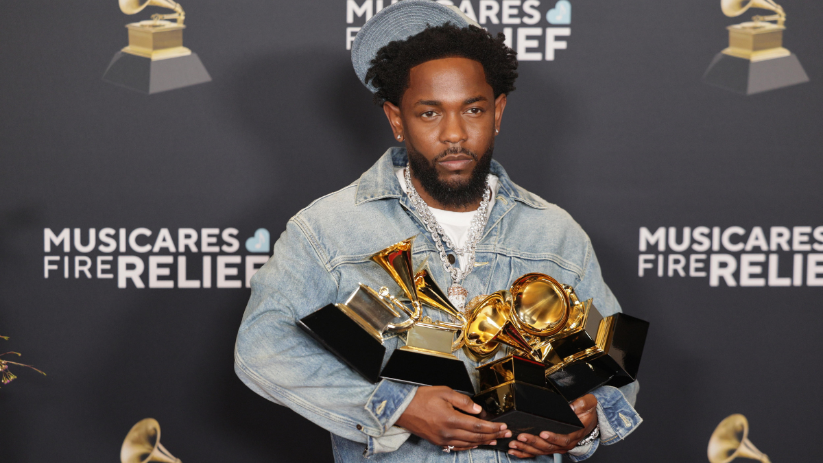 Kendrick Lamar ganó cinco premios Grammy con su canción 'Not like us'.