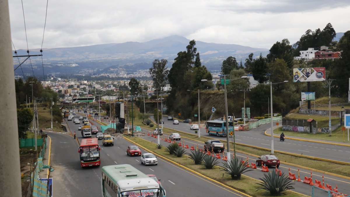 Por trabajos en el nuevo paso vehicular en el sector del puente 8, se ejecutarán cierres parciales en la Autopista General Rumiñahui