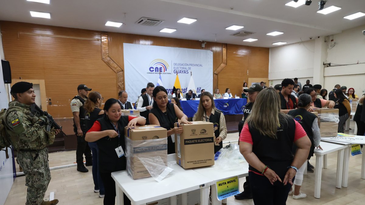 La Delegación Provincial Electoral de Guayas organiza rutas especiales para facilitar el voto en casa a personas con movilidad reducida en las elecciones de Ecuador 2025