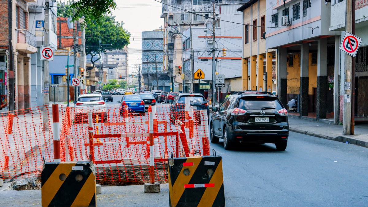 Interagua realiza trabajos en las tuberías.