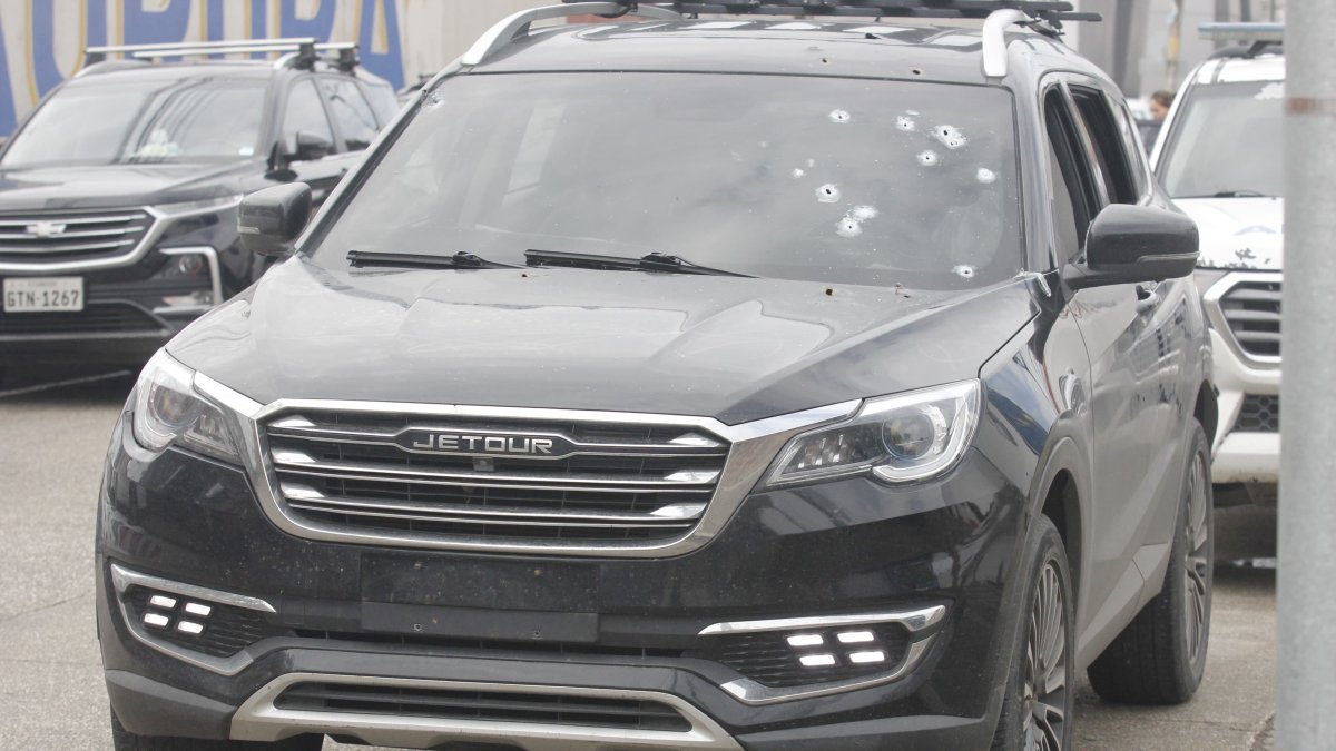 Este es el vehículo atacado. En él estaban los artistas.