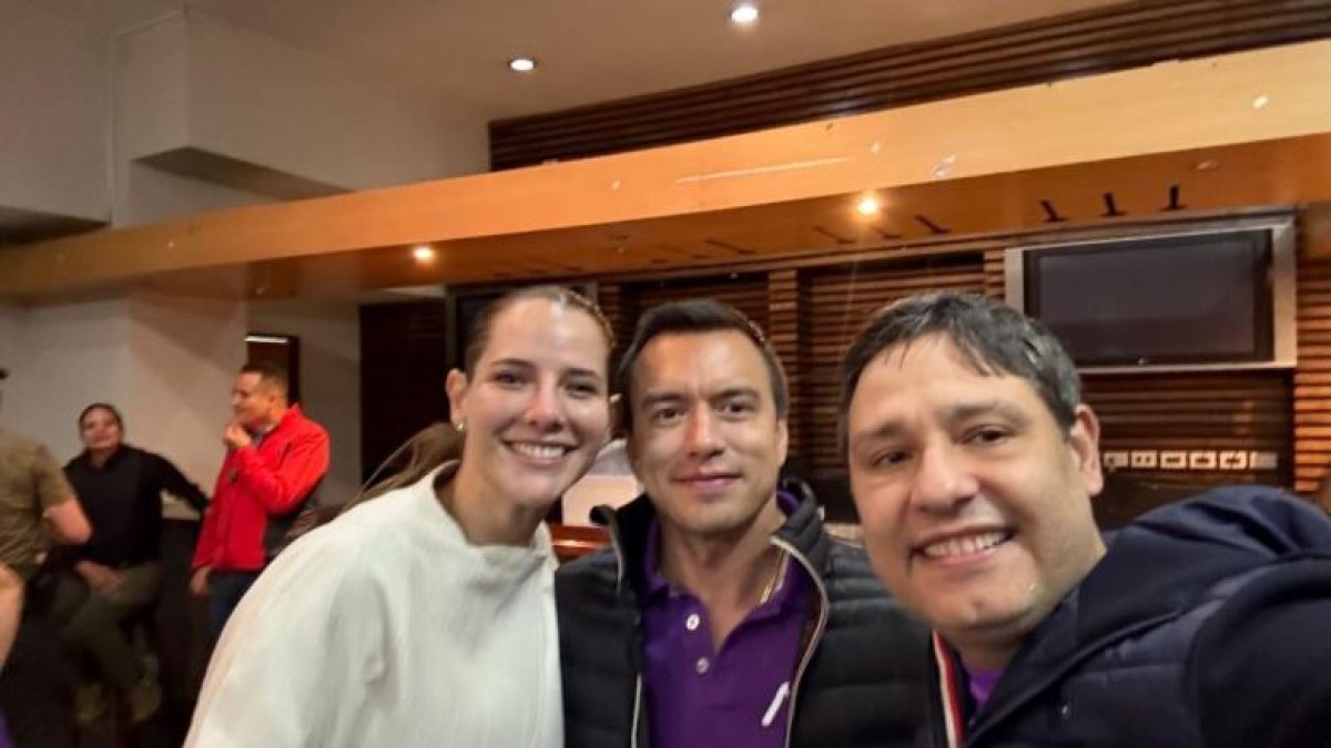 Lavinia Valbonesi y Daniel Noboa junto a Mauricio Lizcano, exministro de Gustavo Petro.
