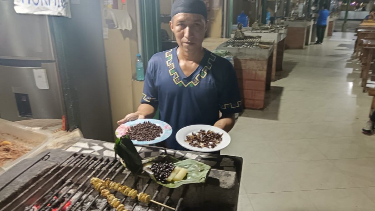 Mercado. En el sitio se ofrece la comida típica de Archidona.