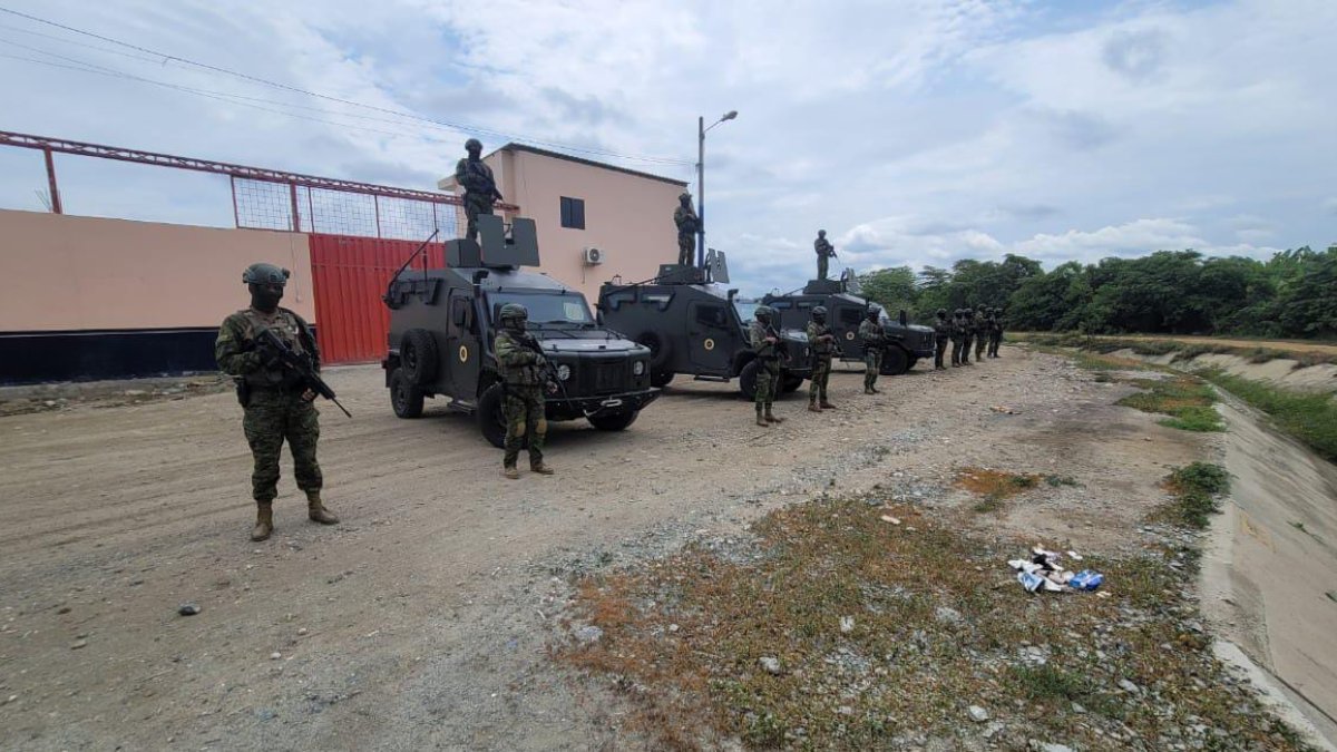 Los militares refuerzan su presencia en la frontera sur de Ecuador.