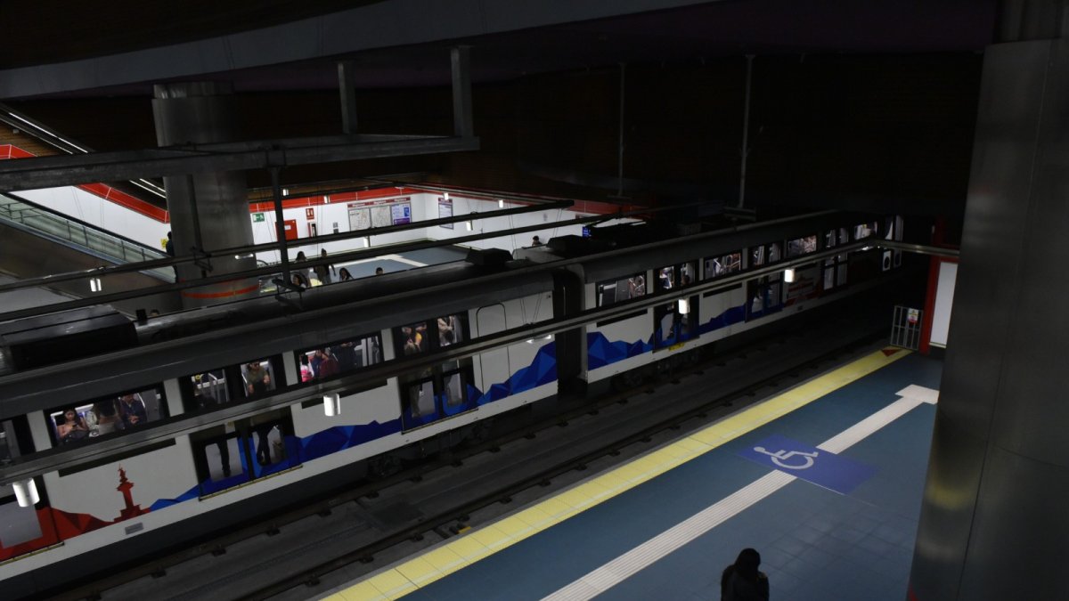 En un tramo del carril del Metro de Quito se detectaron dos fisuras.