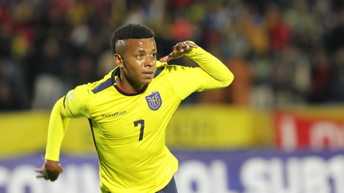 Keny Arroyo destaca por su habilidad con el balón.