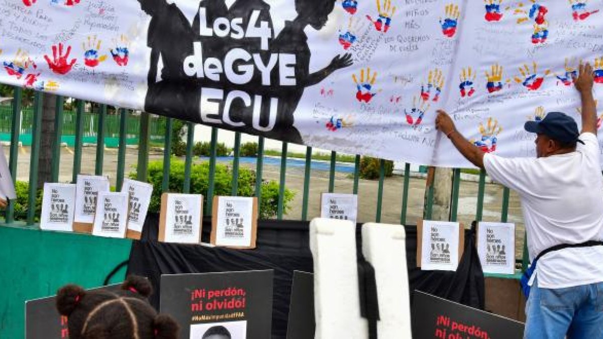 Caso Las Malvinas: colgaron pancartas tras dos meses de desaparición.