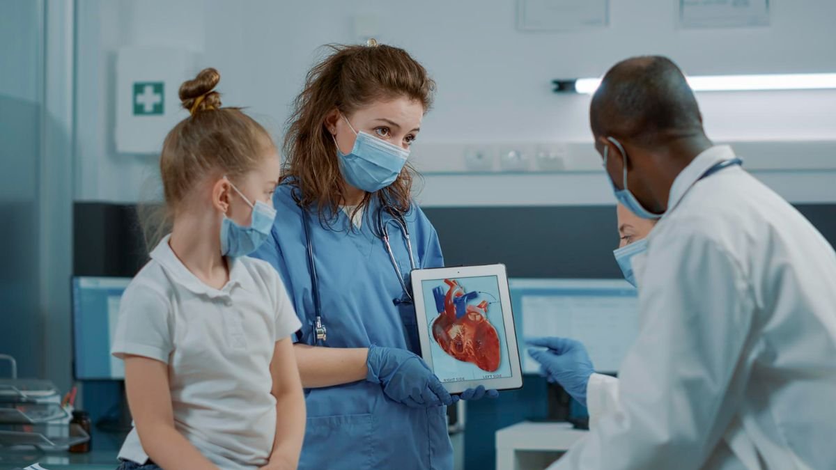 Dato. En Ecuador, la ONG Metrofraternidad apoya a niños vulnerables para que puedan ser operados del corazón.