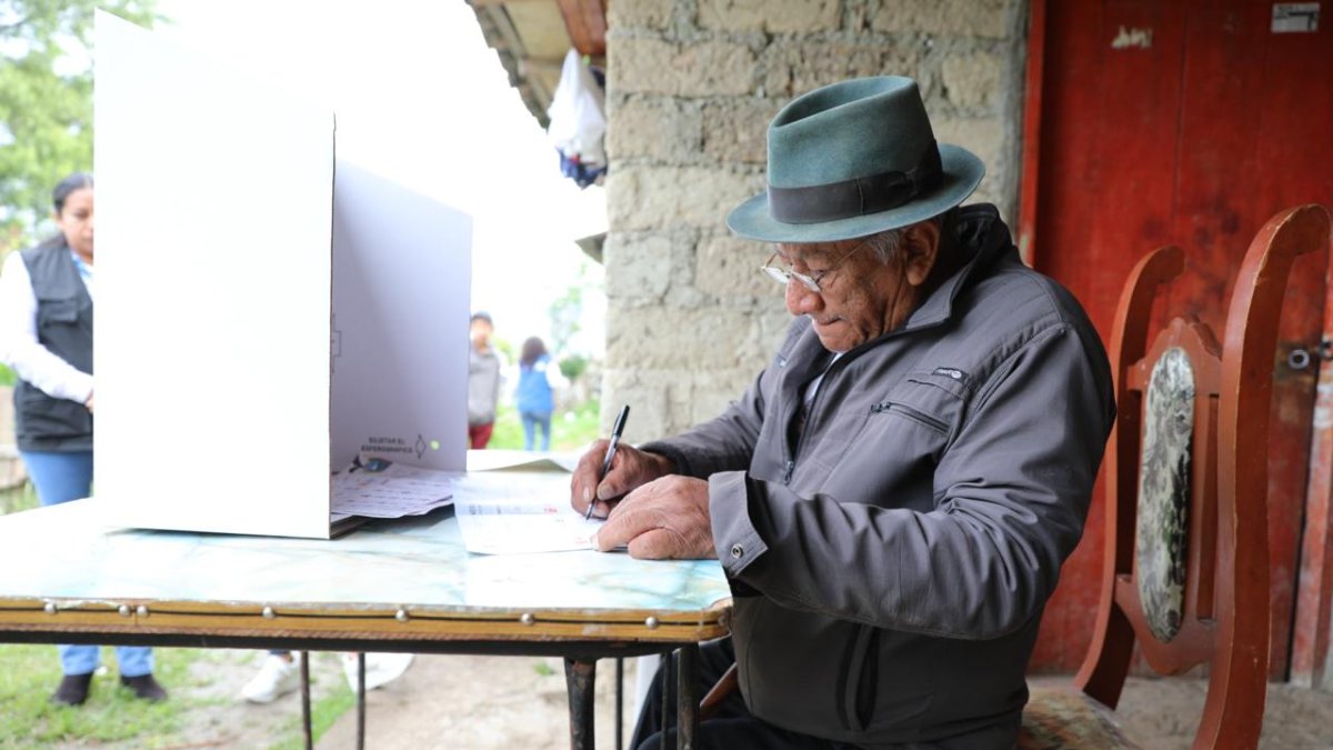 Las personas mayores de 65 años no tienen la obligación de votar este 9 de febrero de 2024.