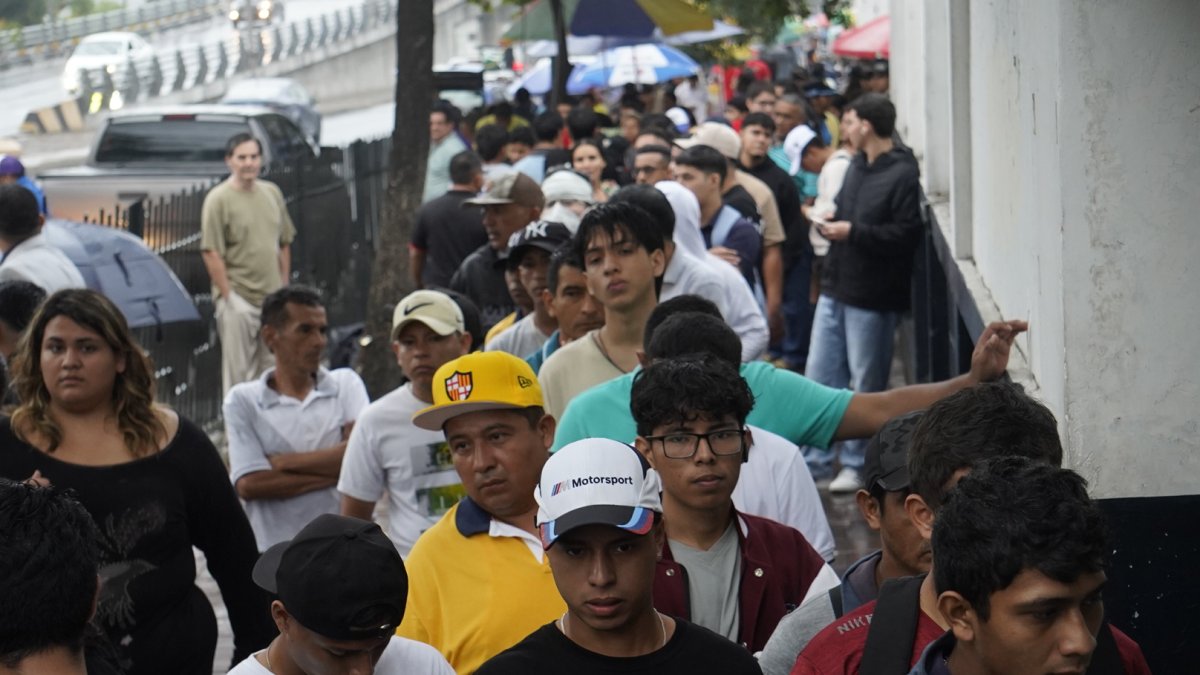 Desde trempranas horas de la mañana, los sufragantes se acercaron a ejercer su derecho al voto.