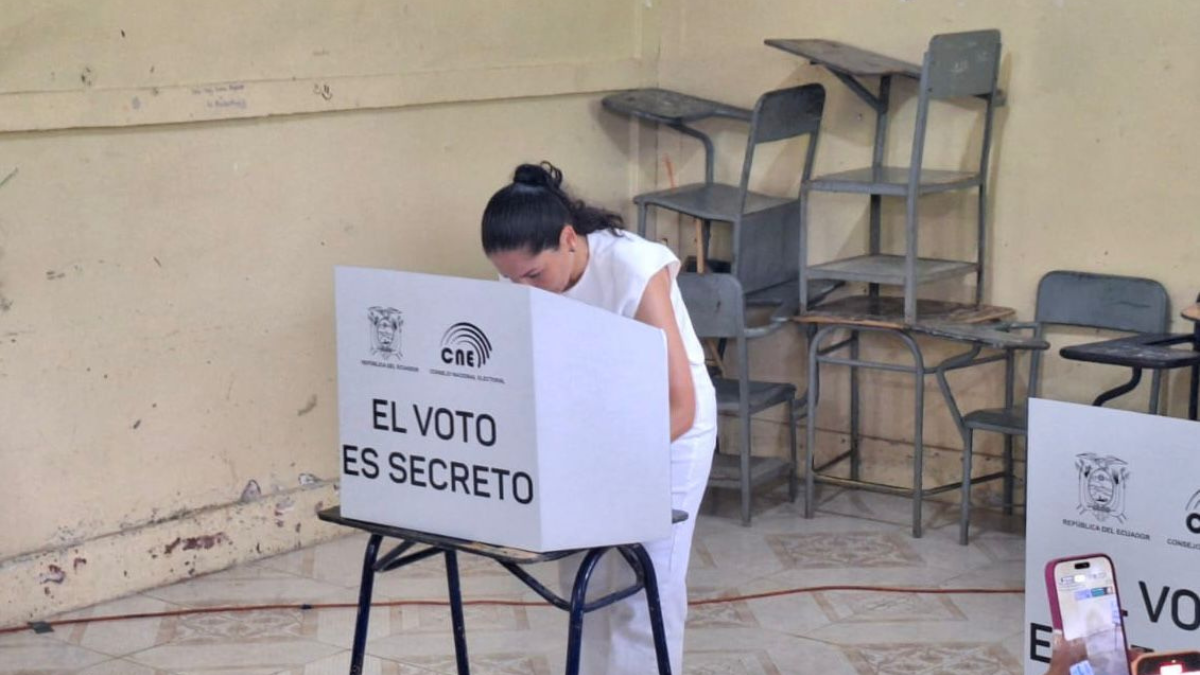 Candidata Luisa González.