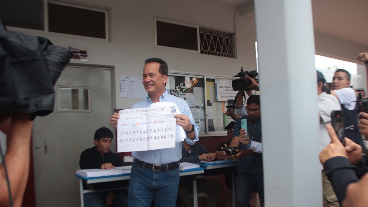 El candidato ejerció su derecho al voto este 9 de febrero.