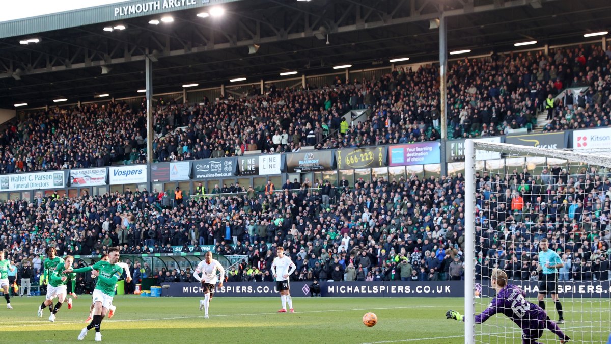 Ryan Hardy marcó el gol del triunfo del Plymouth Argyle sobre el Liverpool.