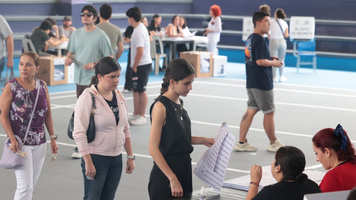 Los más jóvenes, aunque no sea obligatorio, se presentaron en las urnas.